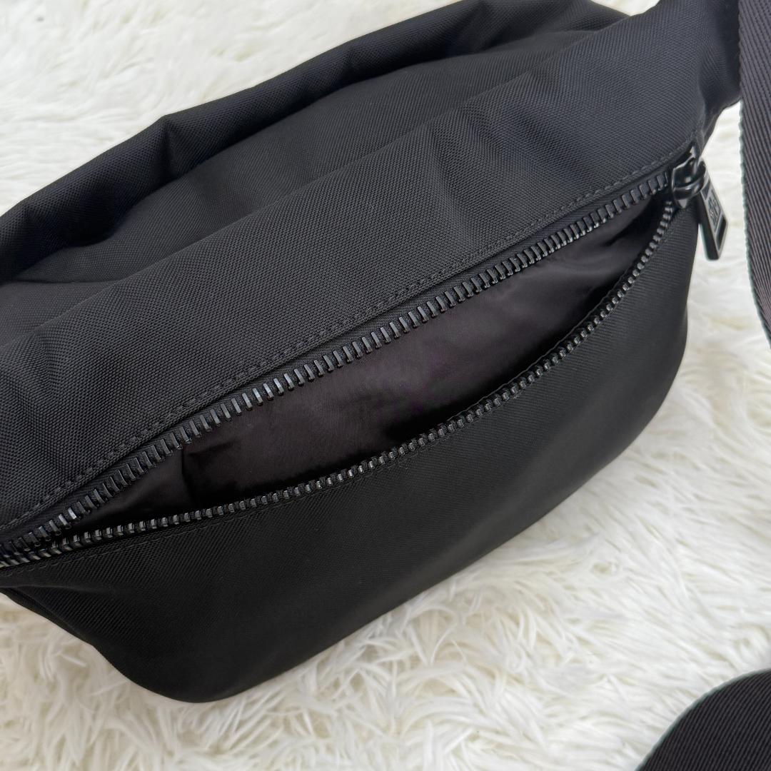 Kazuhiro505様✨MONCLER ボディバッグ ウエストポーチ - メルカリ