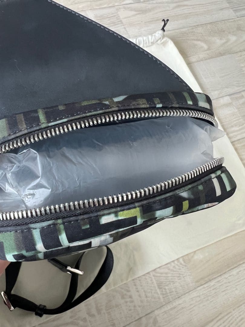 FENDIズッカ カモフラージュボディーバックワンショルダー♡ナイロンブラック