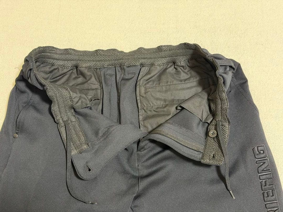 【美品】ブリーフィング：3Dロゴ スリムパンツ／ブラック