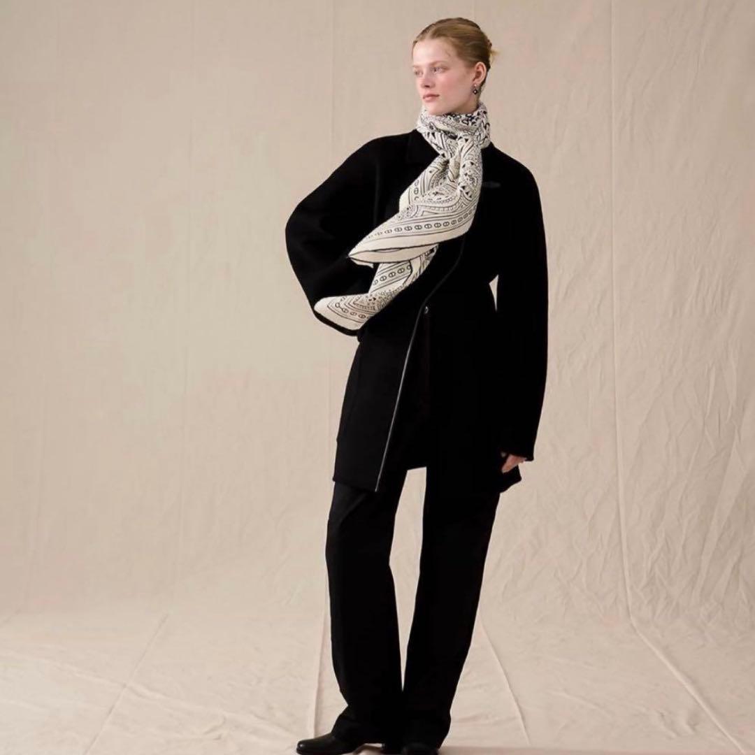 新品　エルメス カシシル 140シュヴァルドゥクールバンダナ 白黒