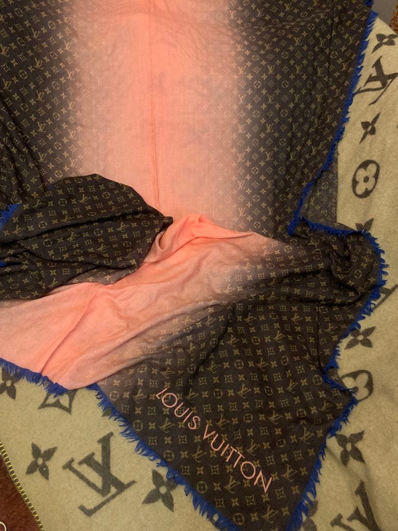 LOUIS VUITTON ルイヴィトン ストール 約128×178 タグ外れ