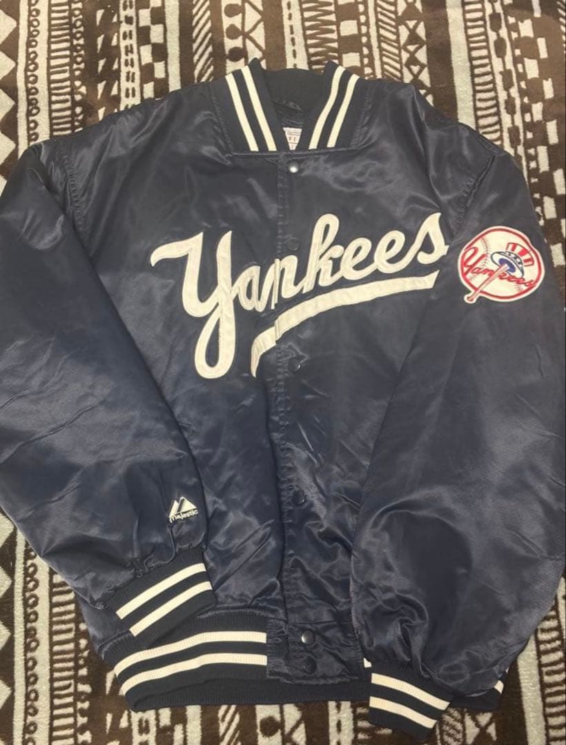 Majestic Yankeesスタジャン L ネイビー