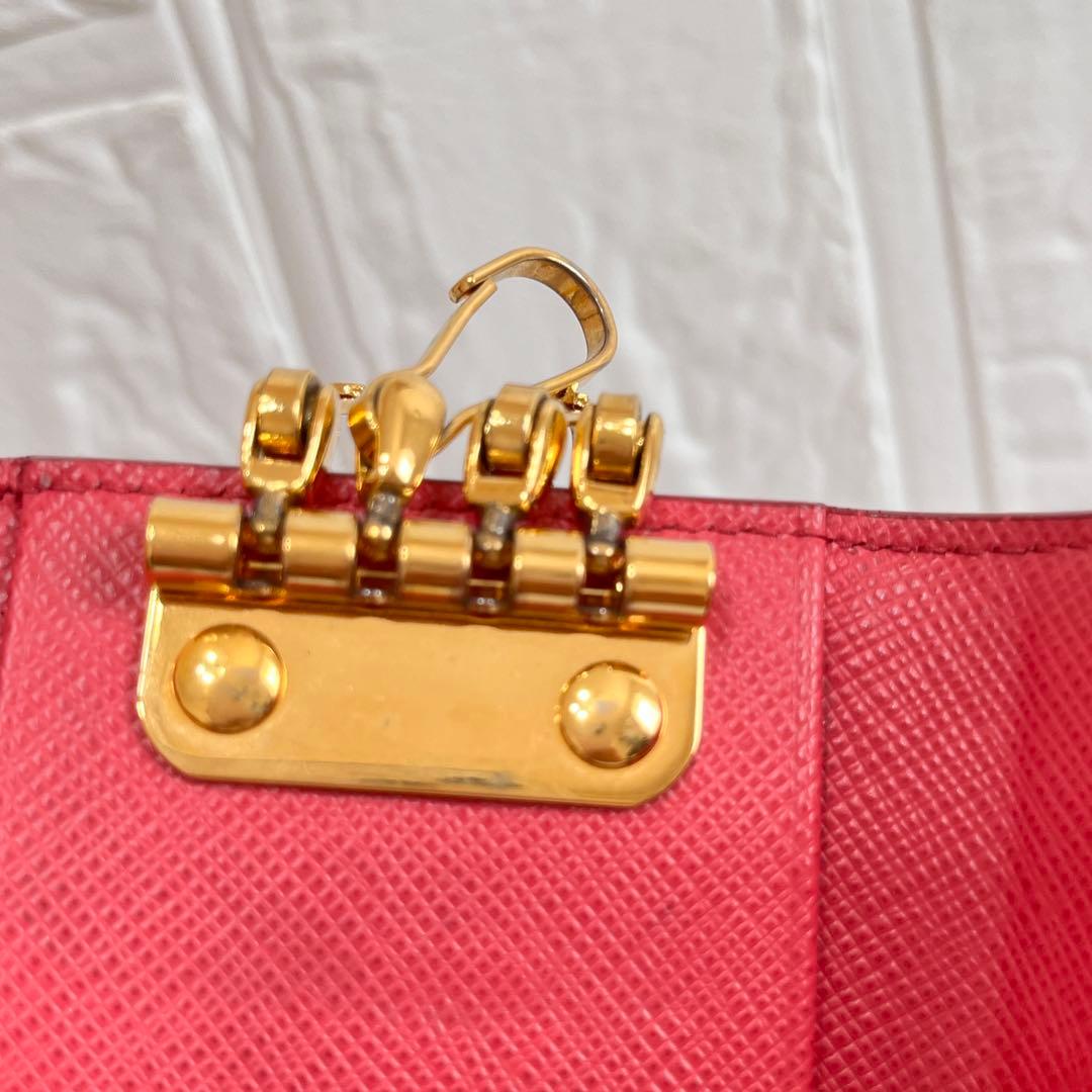 美品✨PRADA シャイン　キーケース　4連　ローズピンク　キーリング
