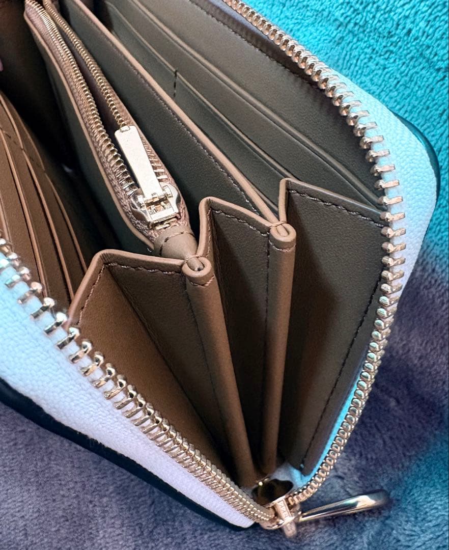 【美品】COACH コーチ ロゴ入り 長財布 ホワイト レディース　正規品