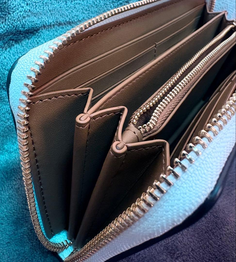 【美品】COACH コーチ ロゴ入り 長財布 ホワイト レディース　正規品