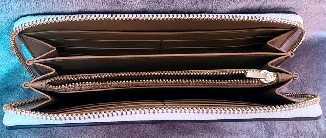 【美品】COACH コーチ ロゴ入り 長財布 ホワイト レディース　正規品