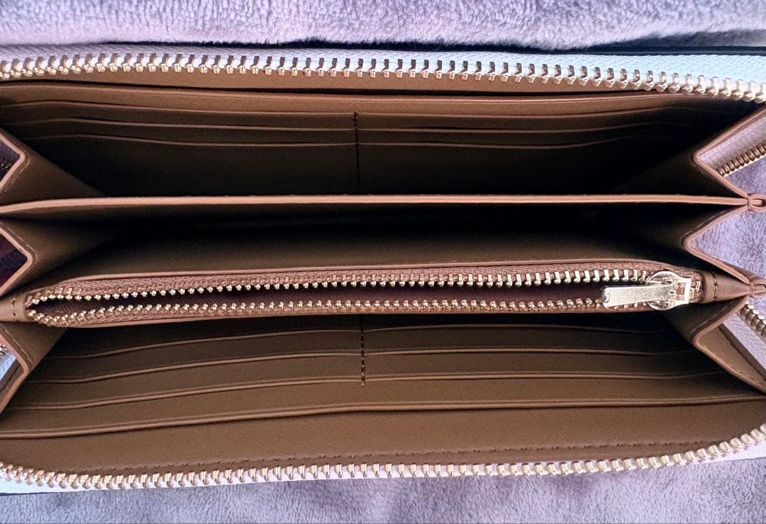 【美品】COACH コーチ ロゴ入り 長財布 ホワイト レディース　正規品