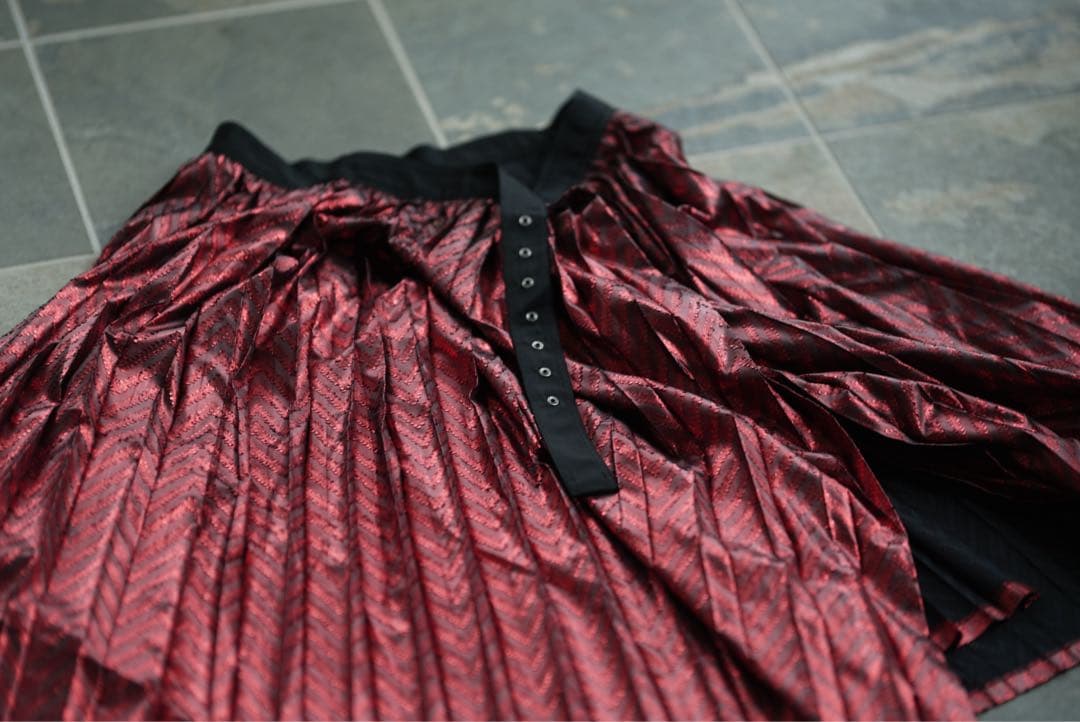 noir kei ninomiya コムデギャルソン プリーツ スカート 赤