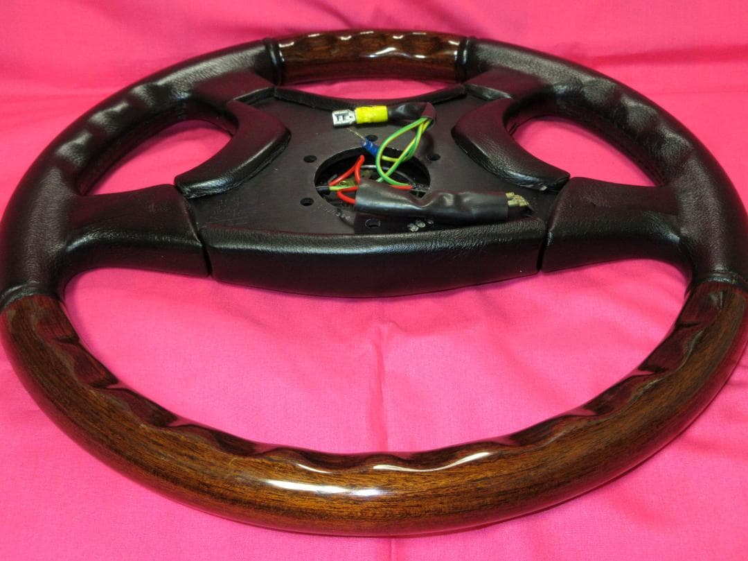 6366 正規品！MOMO OLYMPIC 3 モモオリンピックⅢ 36Φ