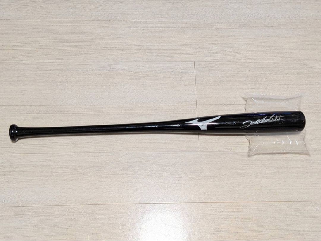 T-岡田 直筆サイン入りバット