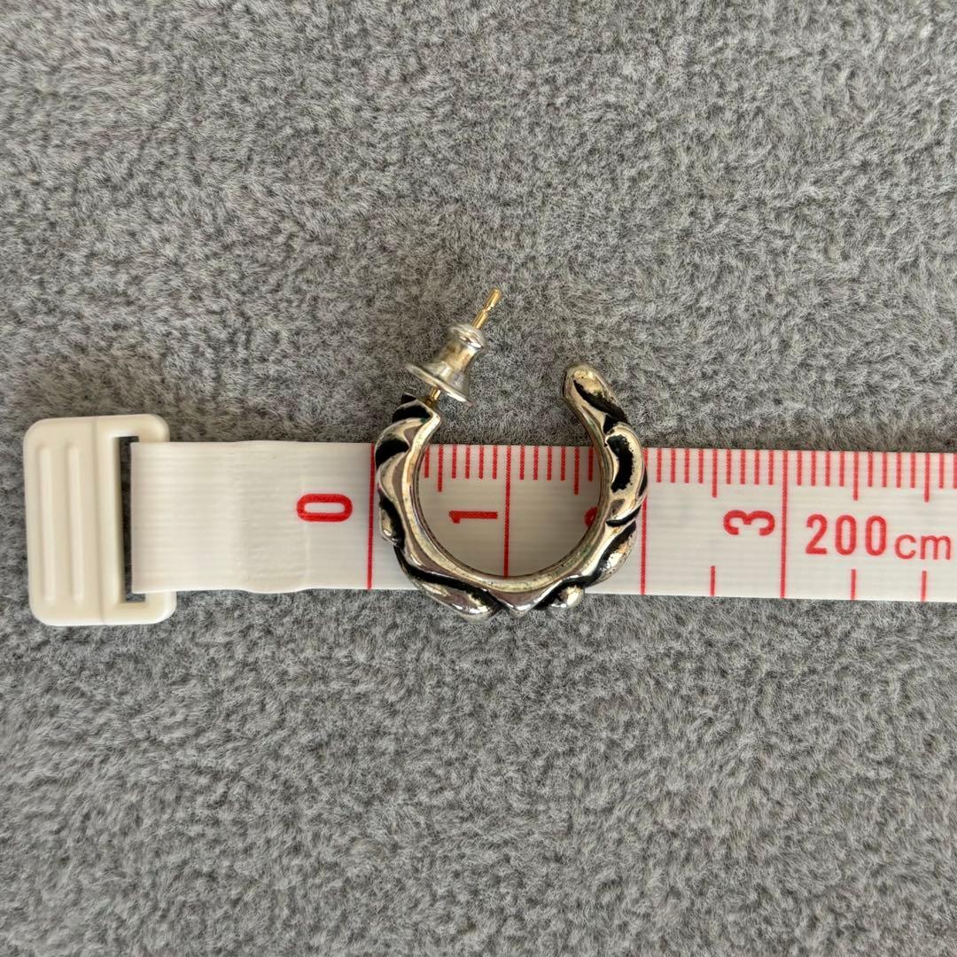 クロムハーツ スクロールフープピアス (片耳用)