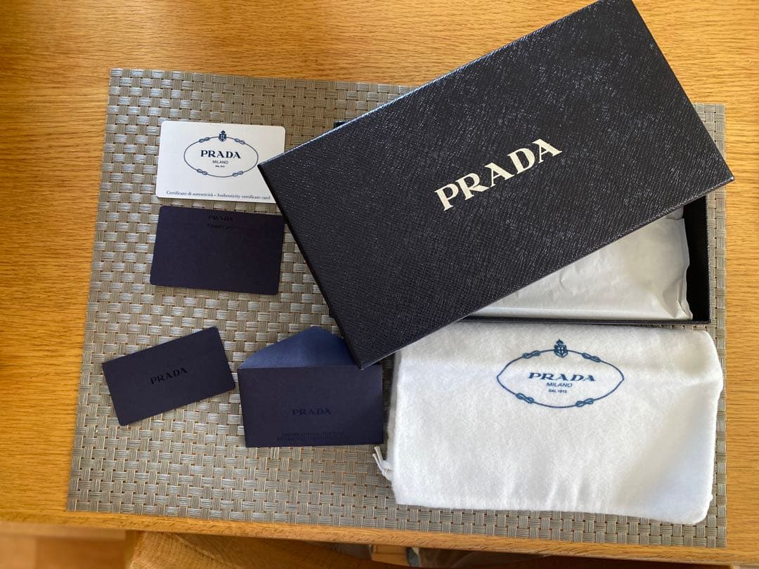プラダ長財布PRADAVITELLO MOVE