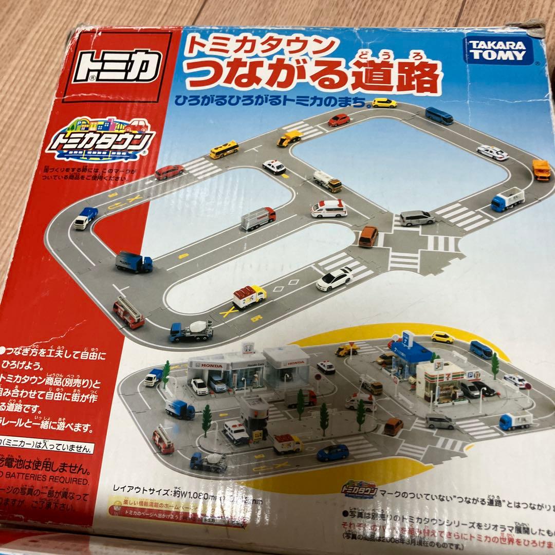 トミカタウン 立体パーキング&ENEOS、つながる道路、キャリアカーセット