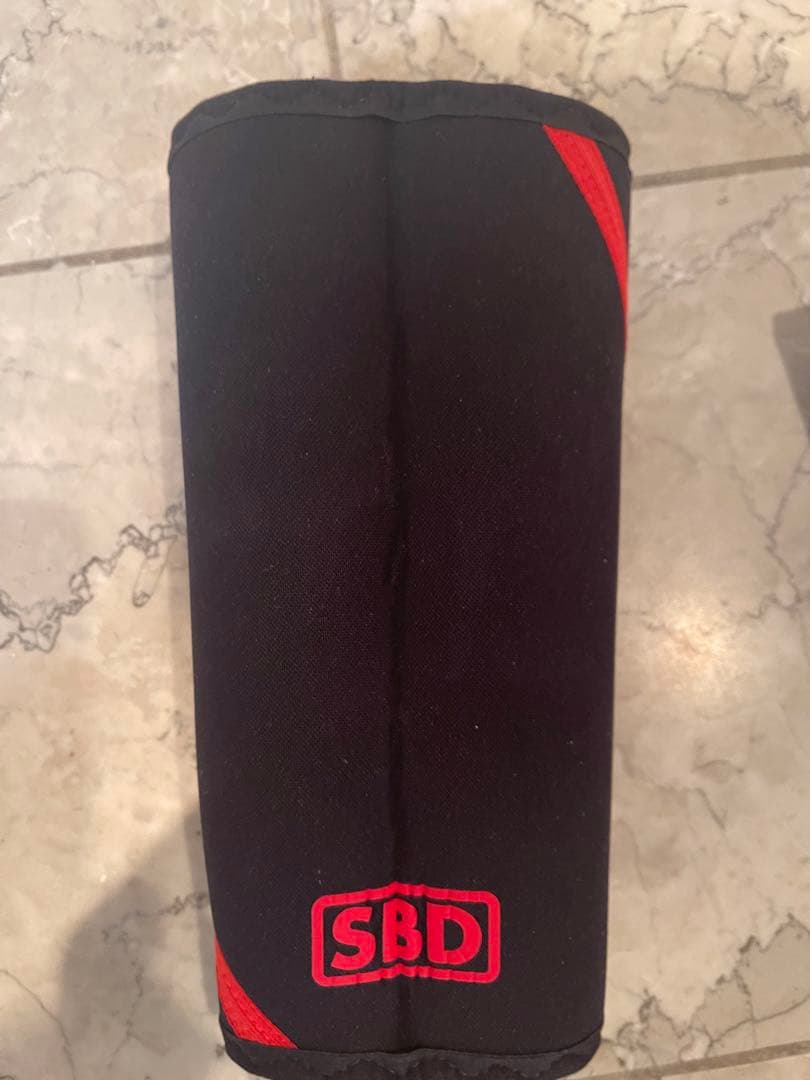 SBD ニースリーブMサイズ 黒/赤 SBD ニースリーブ 黒/赤 Sサイズ ニー