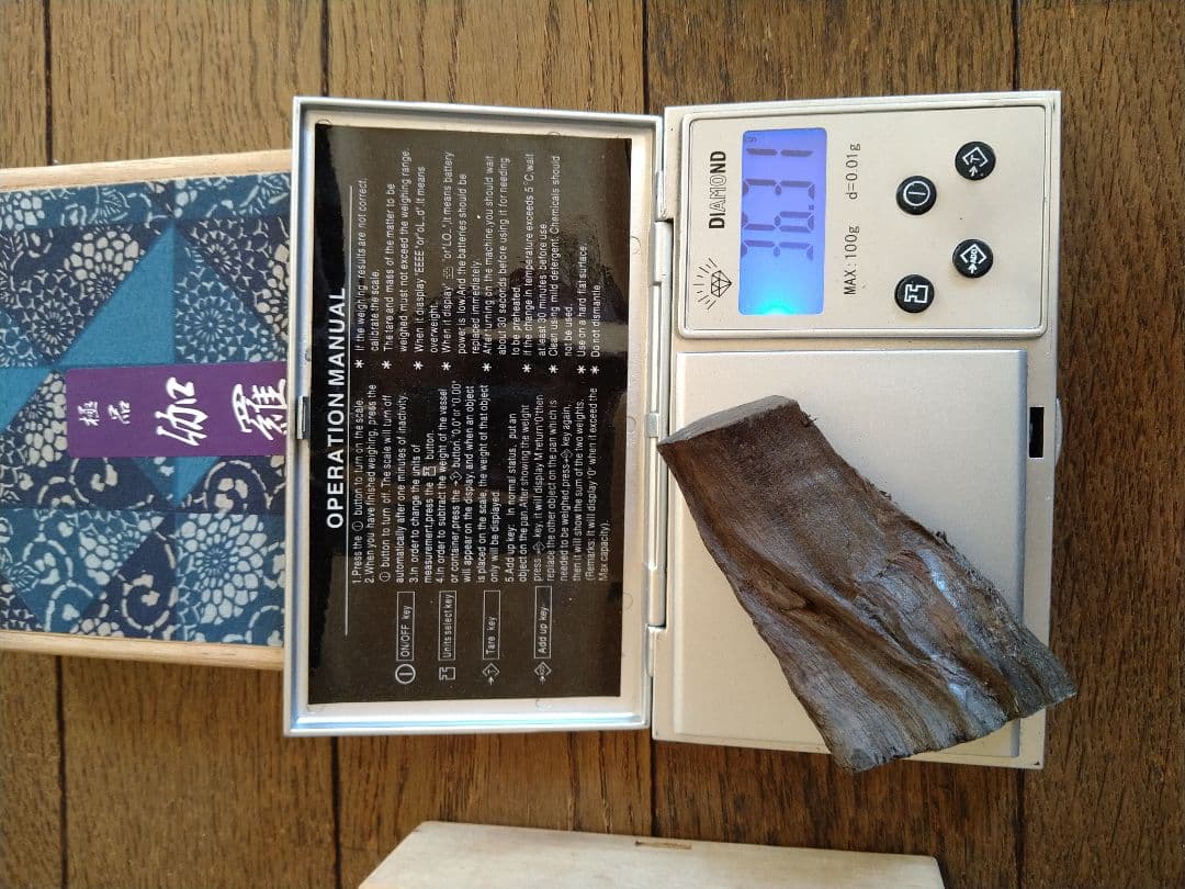 香木.伽羅.沈香.六国五味. 36.31g 木箱入り