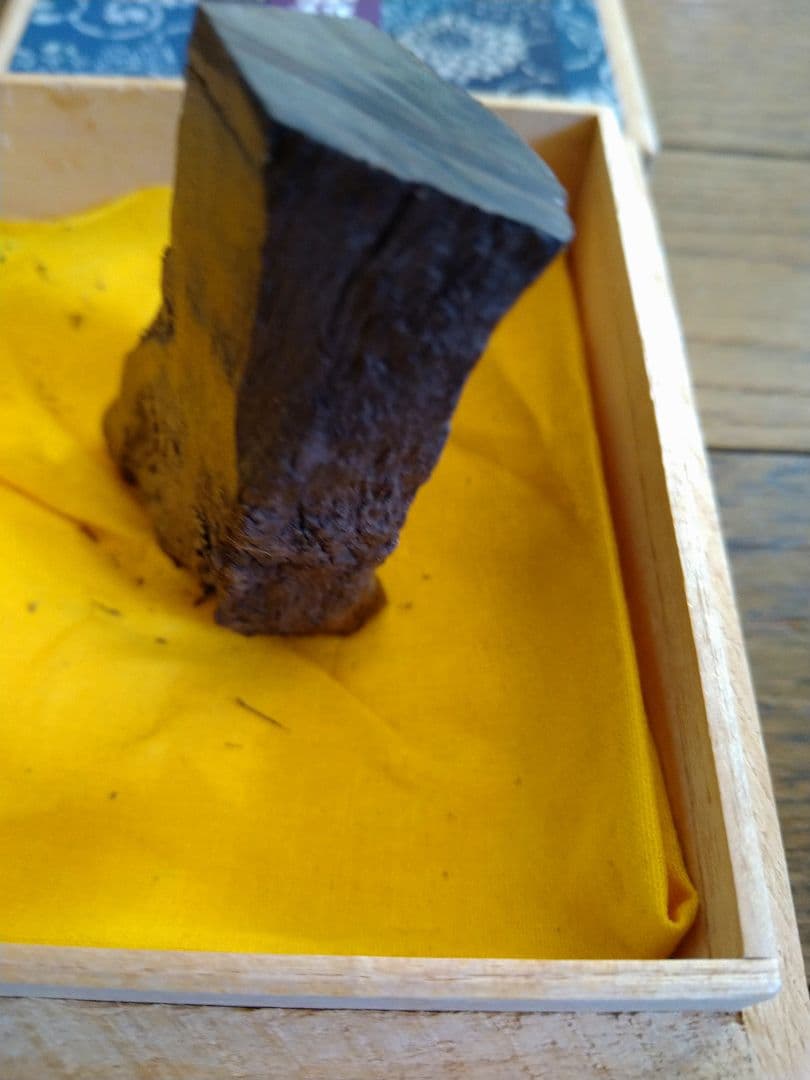 香木.伽羅.沈香.六国五味. 36.31g 木箱入り