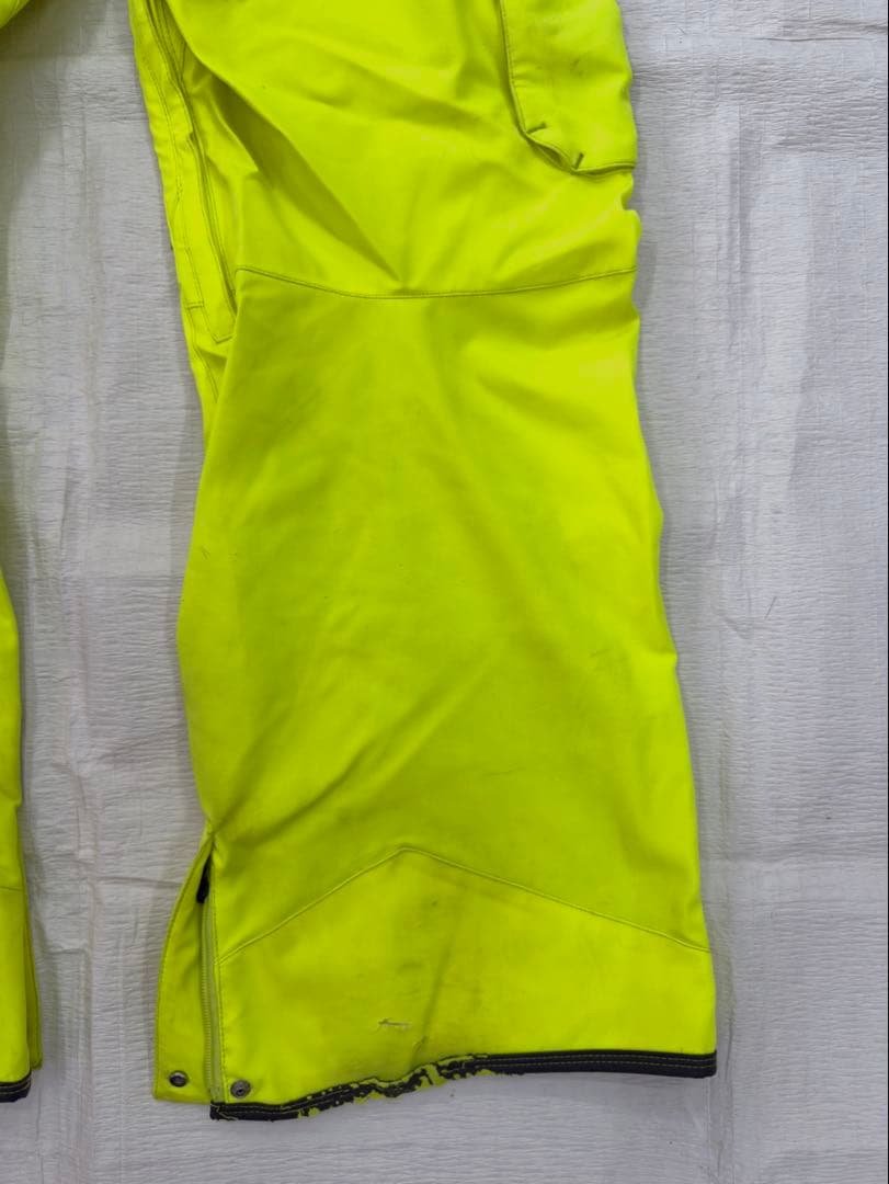 AA　VOLCOM スノーボードウェア 黒/黄緑