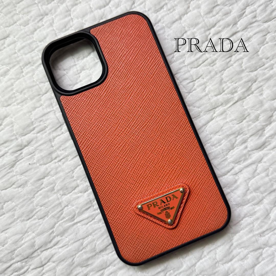 美品✨プラダ 三角ロゴプレート サフィアーノ iPhone13ケース オレンジ