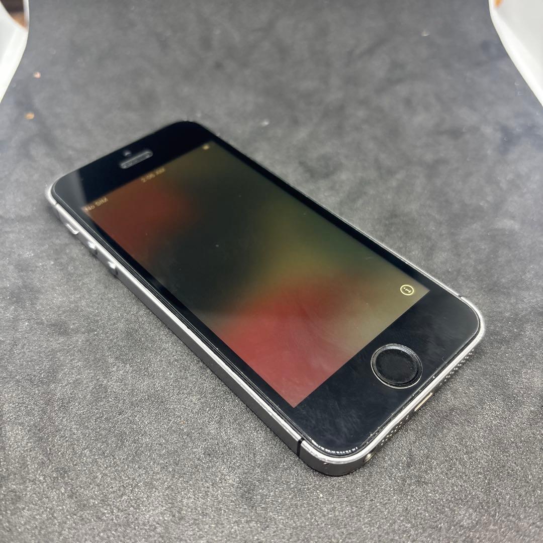 新品仕上げ済　SIMフリー　64GB Apple iPhone SE