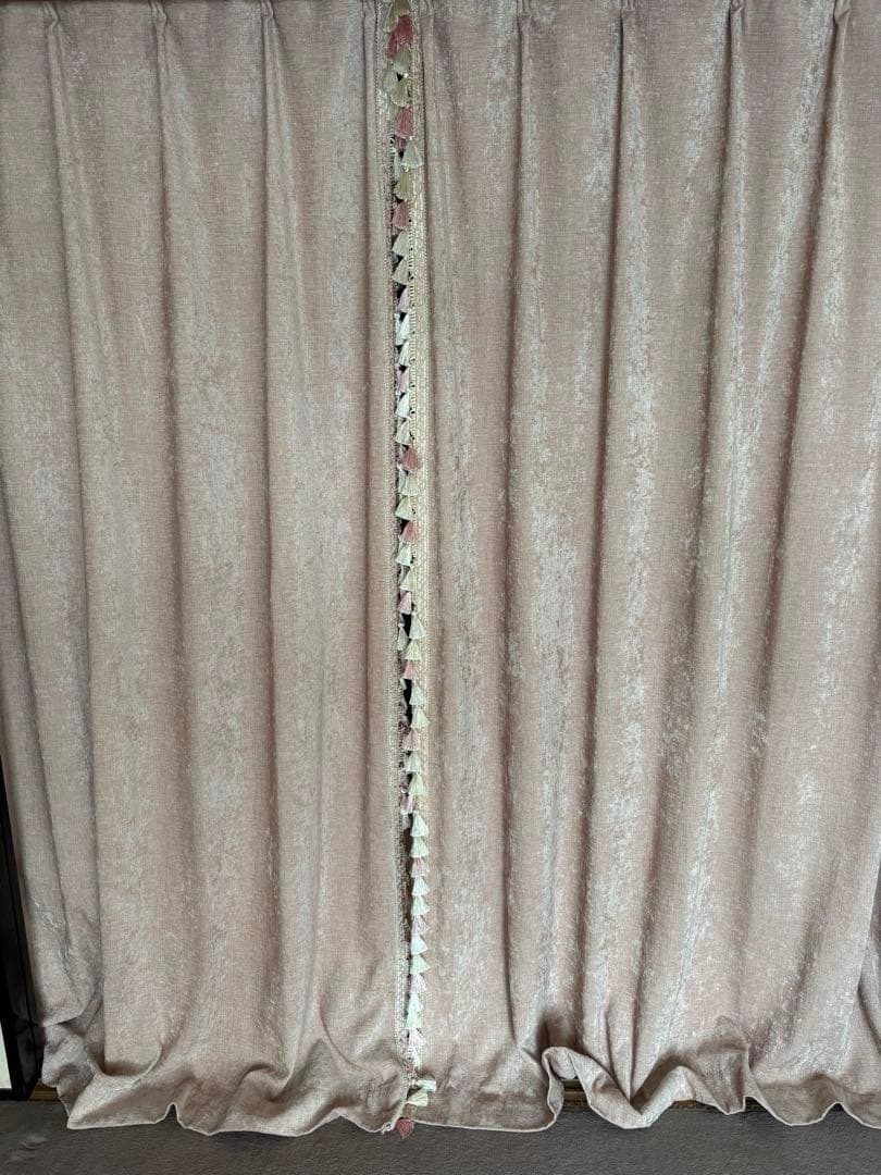 【新品、未開封】ニトリ　トリム（ローズ）カーテン100×200cm 2枚入り