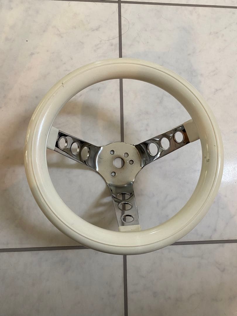 ムーンアイズ グランドステアリング 白ムーンアイズ グラント