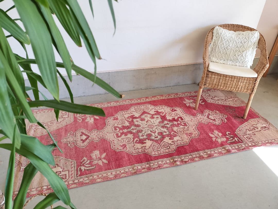 大きめ/希少/レッドとベージュのアヴァノスラグ　ヴィンテージラグNo.734