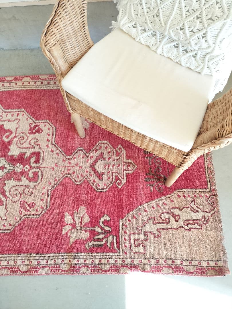 大きめ/希少/レッドとベージュのアヴァノスラグ　ヴィンテージラグNo.734