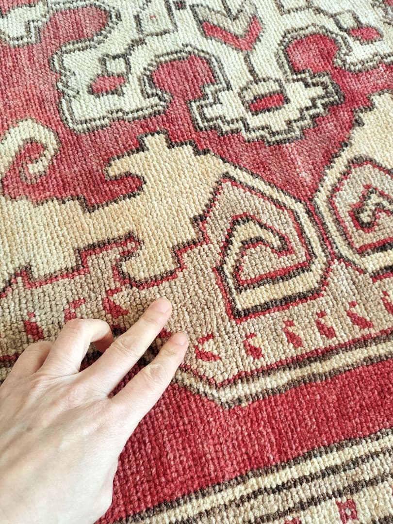大きめ/希少/レッドとベージュのアヴァノスラグ　ヴィンテージラグNo.734