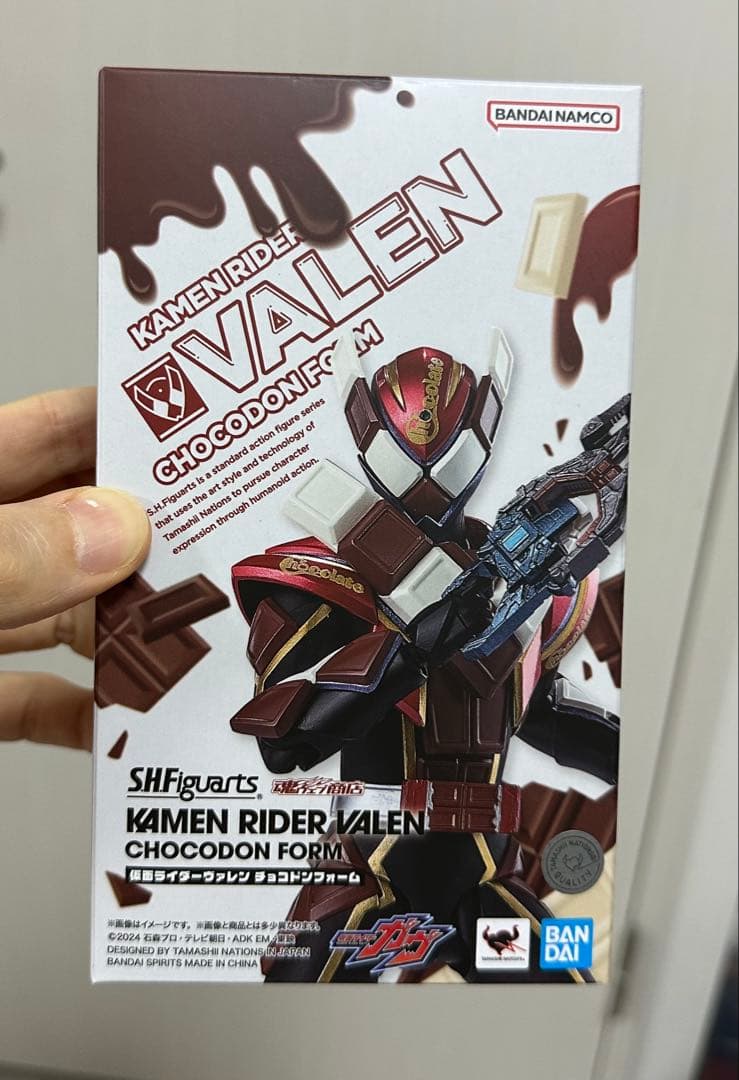 r*n様 S.H.Figuarts 仮面ライダーヴァレン チョコドンフォーム