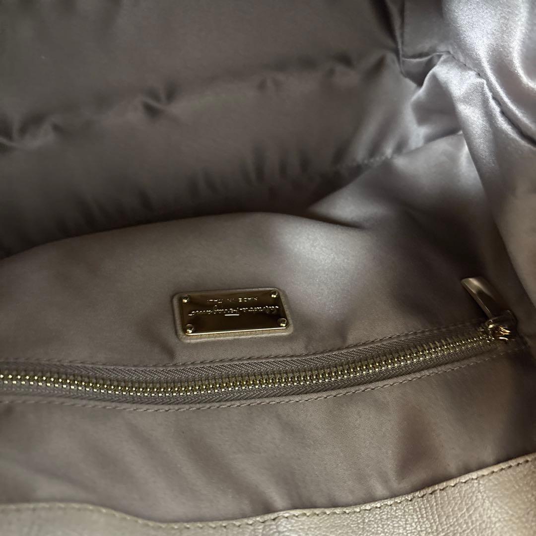 な*a様 フェラガモ　ベージュ レザー ハンドバッグ