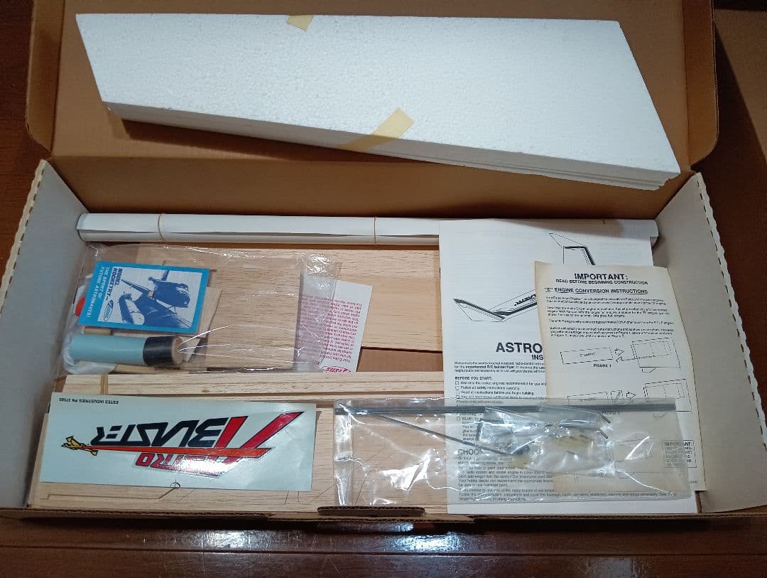 ラジコン飛行機（超珍品） 先尾翼ロケットグライダー - メルカリ