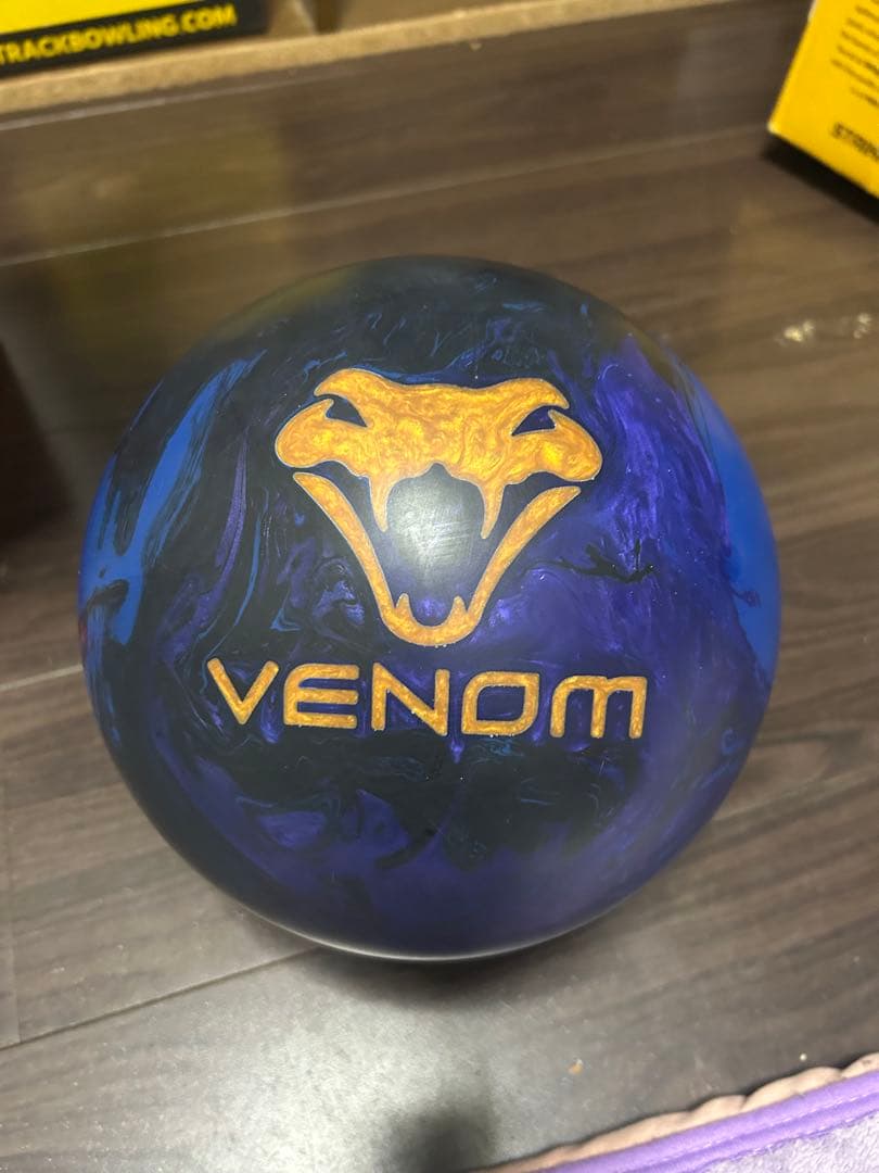 キングベノム ボウリングボール 15ポンド - メルカリ
