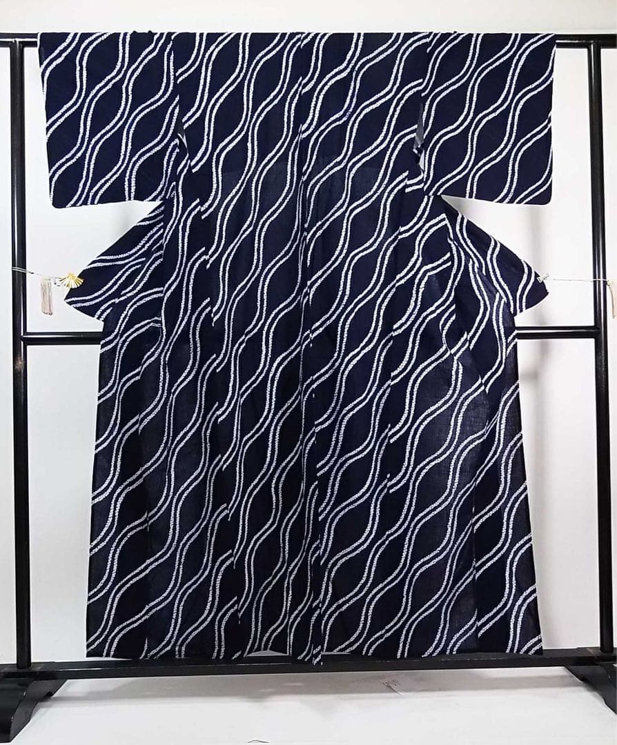 ほぼ美品 有松絞り浴衣 立涌文様　 藍染 夏にぴったりの涼やか着物