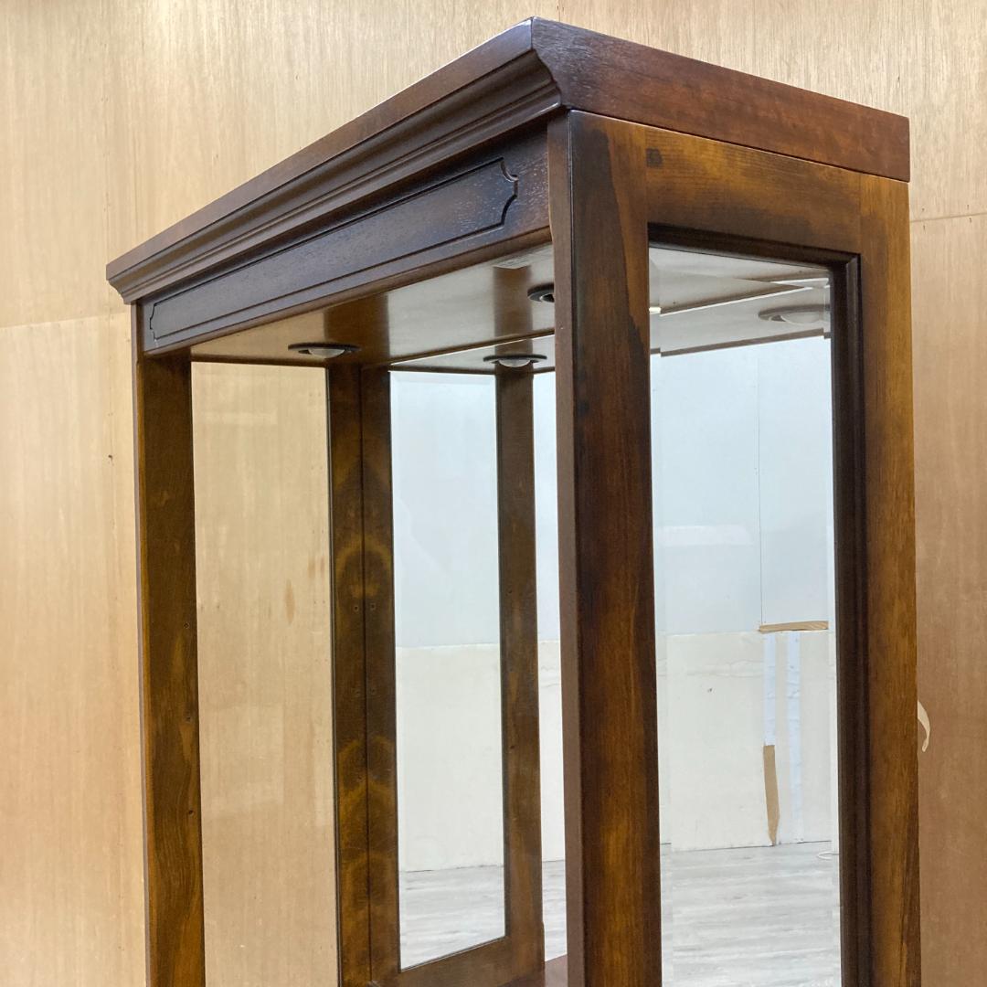 【カリモク】コロニアル　飾り棚　キャビネット　照明付き