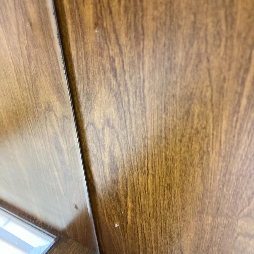 【カリモク】コロニアル　飾り棚　キャビネット　照明付き