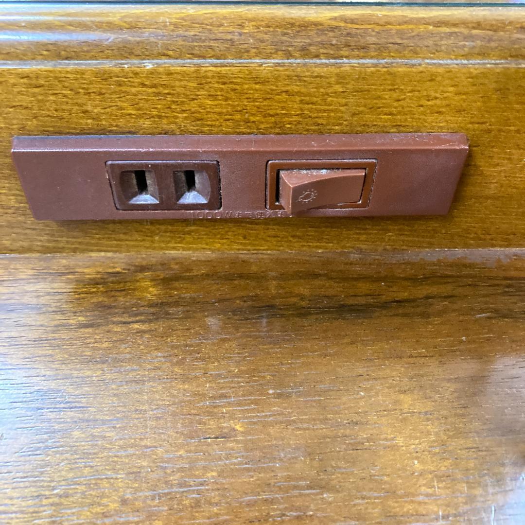 【カリモク】コロニアル　飾り棚　キャビネット　照明付き