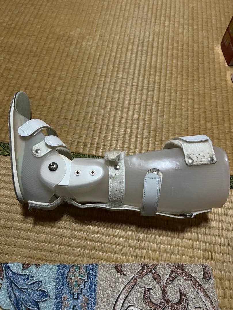 左足用　装具　アキレス鍵断裂後等の装具
