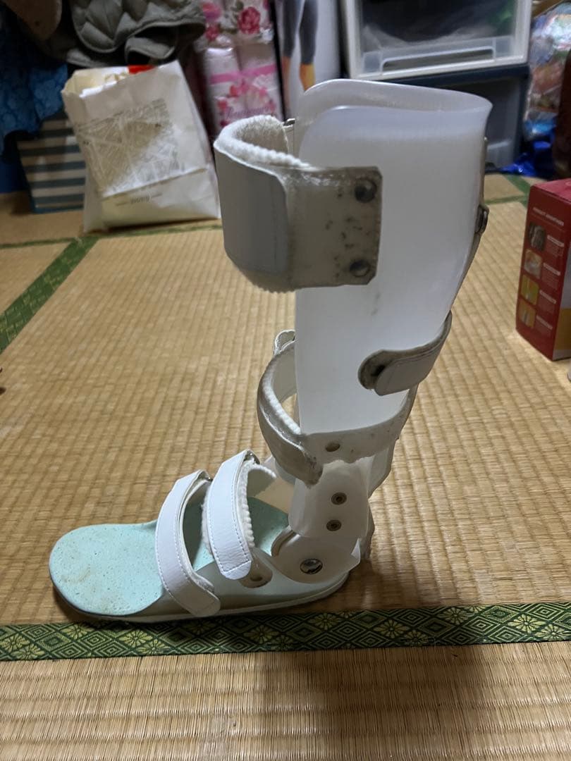 左足用　装具　アキレス鍵断裂後等の装具