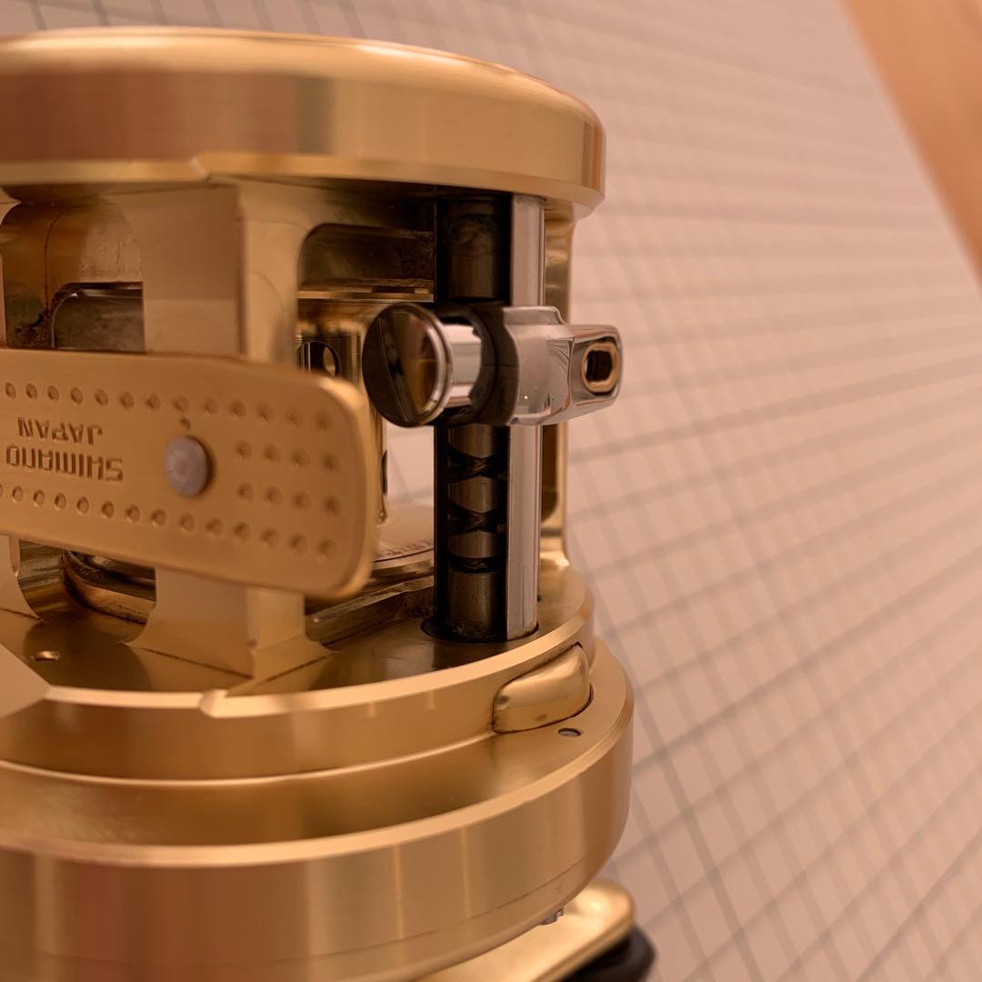 極美品　00カルカッタコンクエスト201 ベイトリール RH441