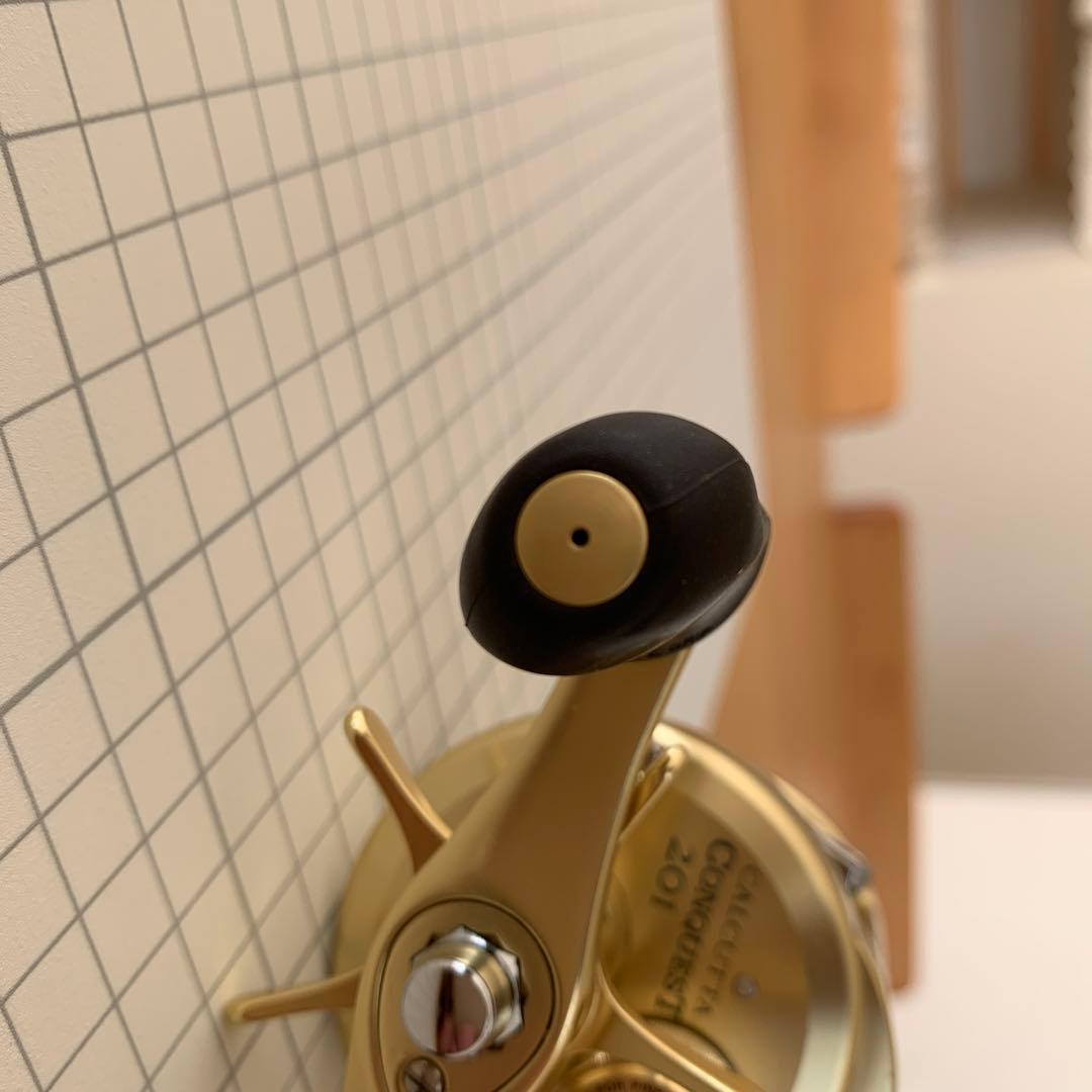 極美品　00カルカッタコンクエスト201 ベイトリール RH441