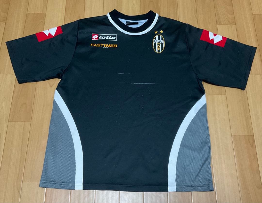 ロットLottoユベントスJuventus F.C. トレーニングシャツ 黒/灰 - メルカリ