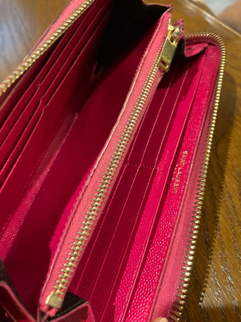 サンローラン　長財布　ラウンドジップ　カサンドラロゴ