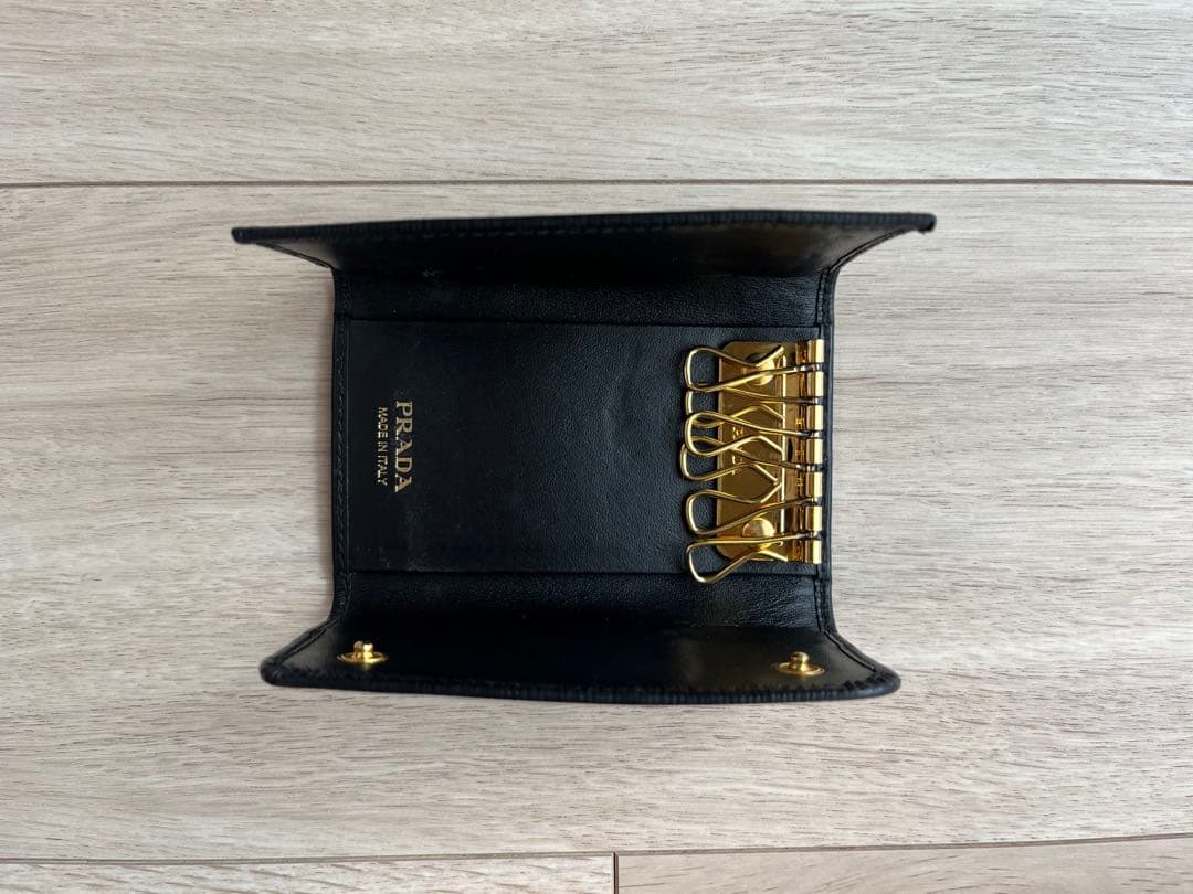 PRADA ブラック エピレザー キーケース