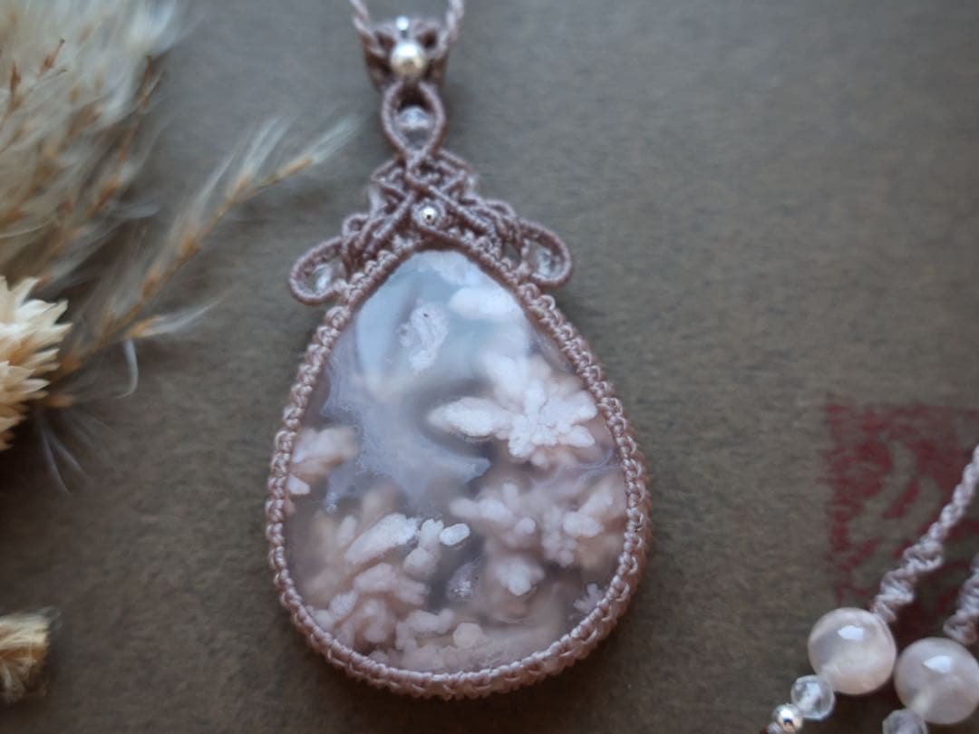 J*s様 パープルマイカ　マクラメ　ネックレス 桜瑪瑙ネックレス