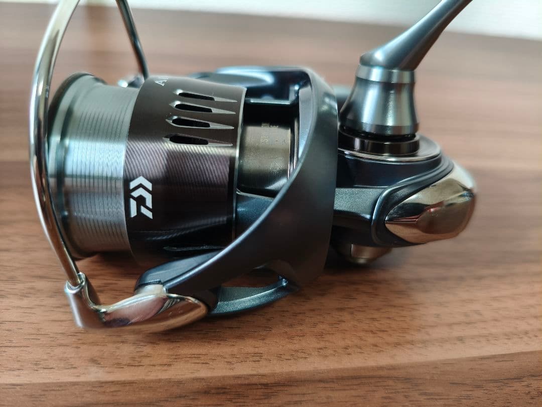 ［ほぼ新品］ダイワ 23エアリティ ST SF2000SS-H