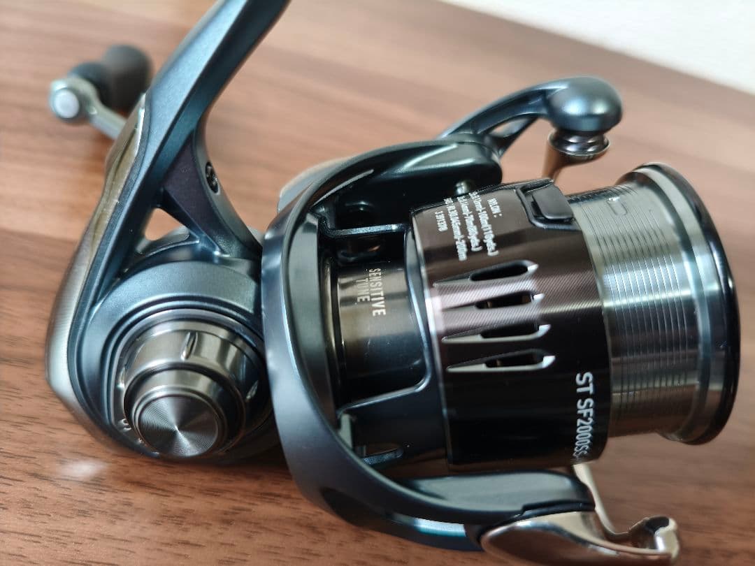 ［ほぼ新品］ダイワ 23エアリティ ST SF2000SS-H