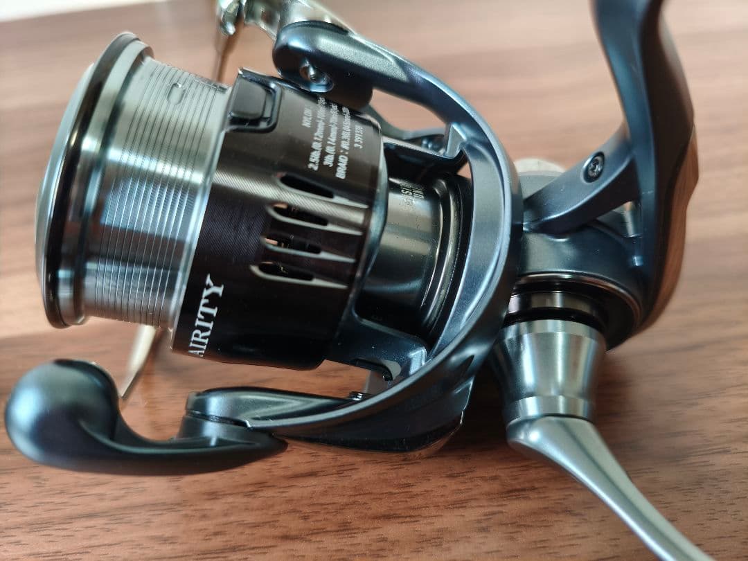 ［ほぼ新品］ダイワ 23エアリティ ST SF2000SS-H