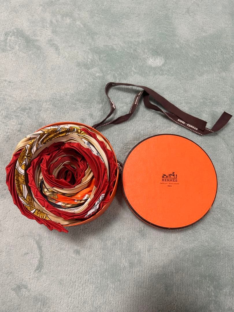 L*様 限定値下げ！Hermès プリーツスカーフ　マルチカラー