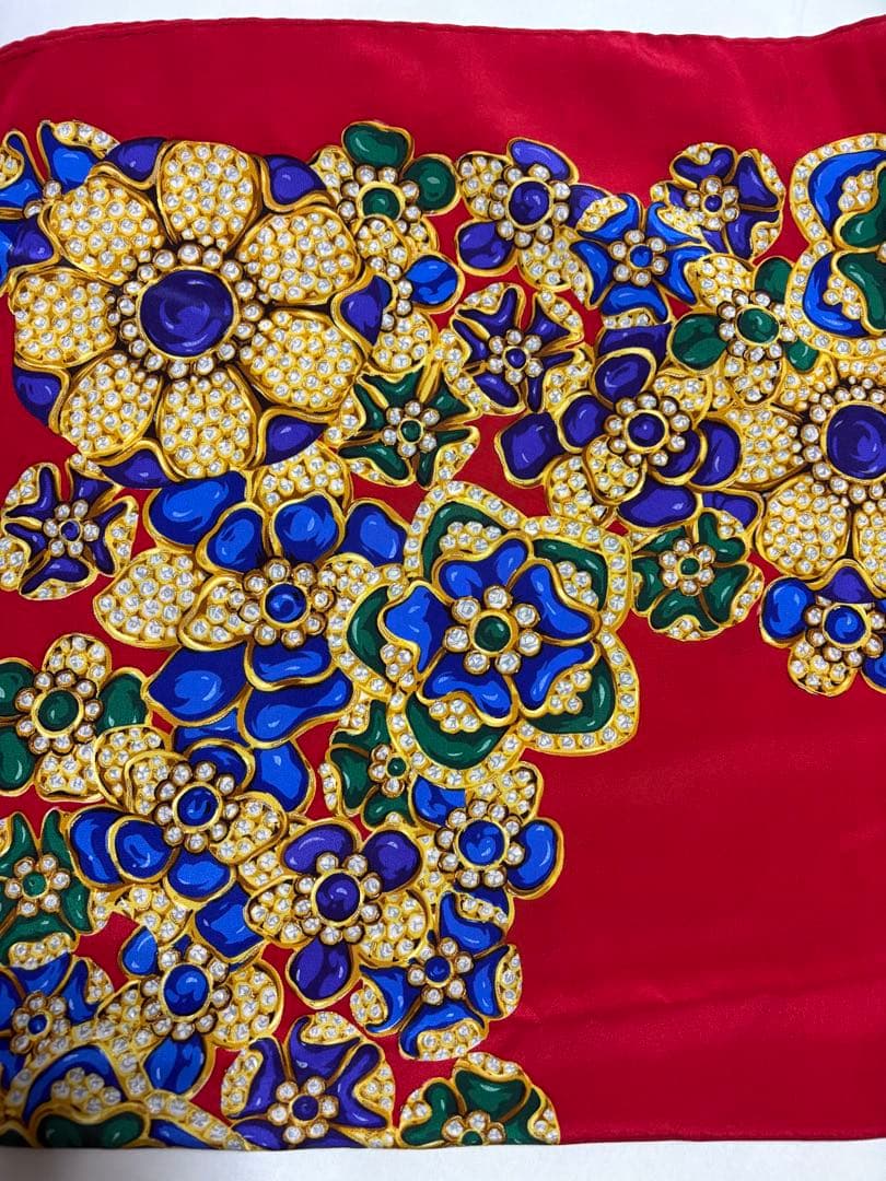 CHANEL シャネル Pre-Owned グリポア ボタン シルクスカーフ 赤