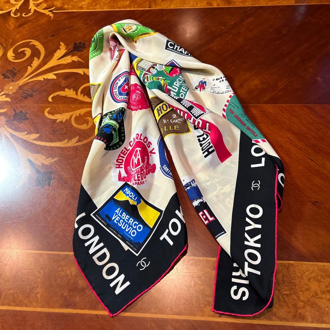 シャネル、世界のホテル、とてもレアなスカーフです。